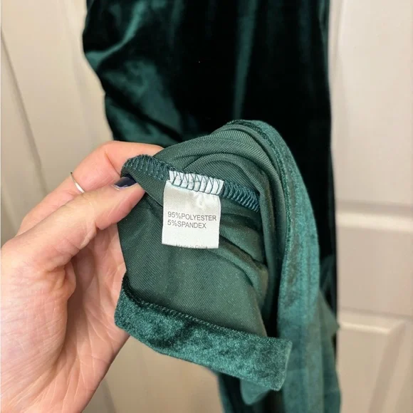 Women’s Emerald Green Velvet V-Neck Sleeveless Wrap-Style Dress - Picture 5 of 7